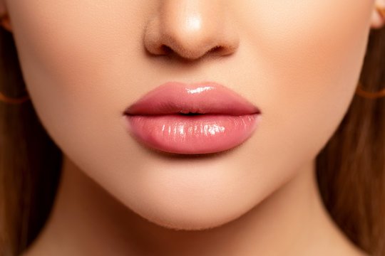 naturally-looking-plump-lips-noir-salon-punjabi-bagh